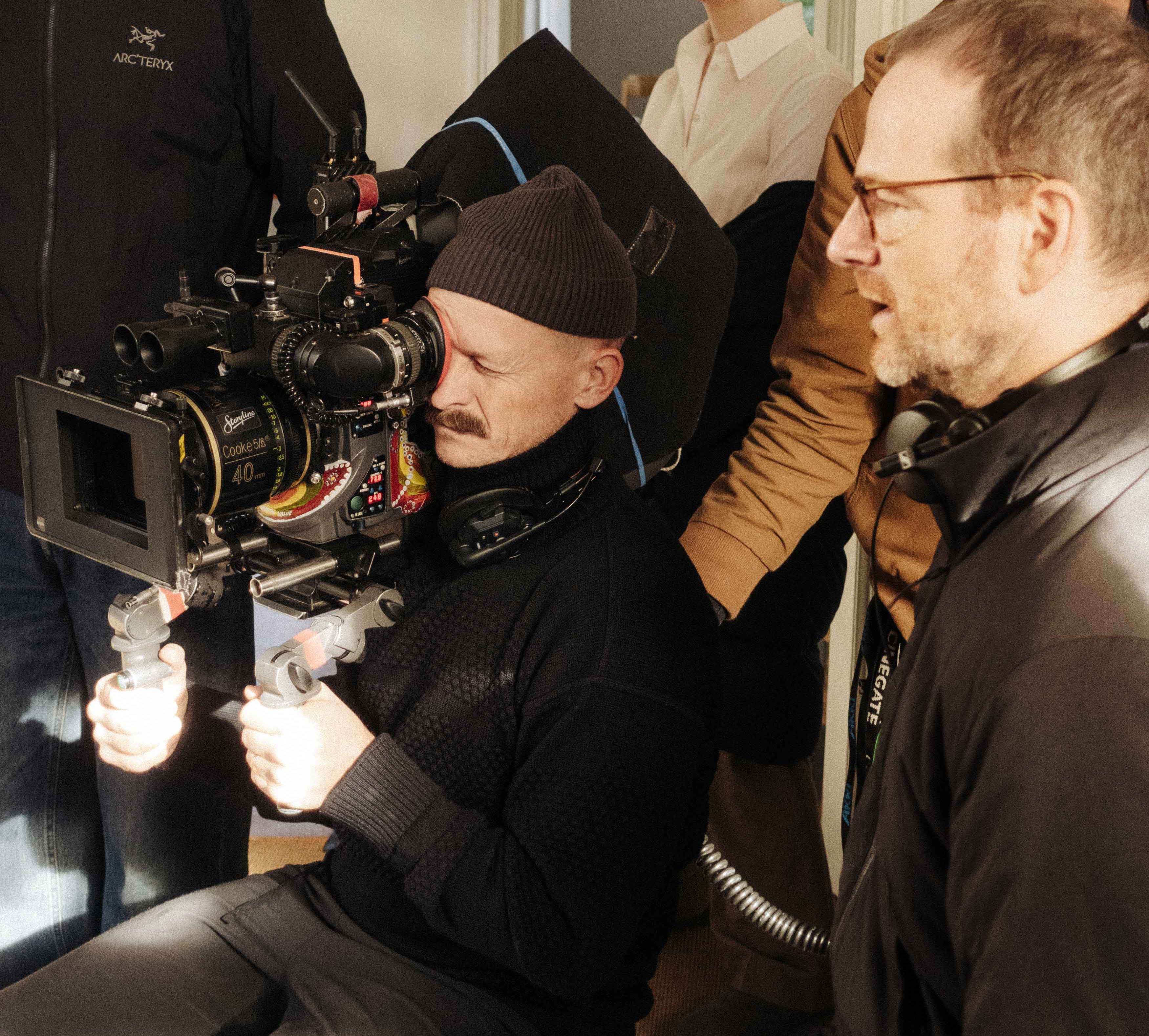 Filmfotograf og instruktør på et filmset